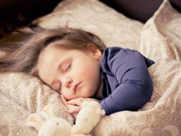 子どもにとって睡眠はなぜ大切なのか／睡眠による影響を育休パパが考える